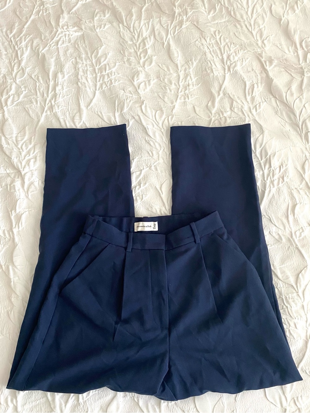 Abercrombie & Fitch A&F Sloane Low Rise Tailored Wide Leg Pant
